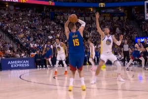 开始发力！约基奇三分命中后强攻再打2+1 率队迫近比分_高清直播