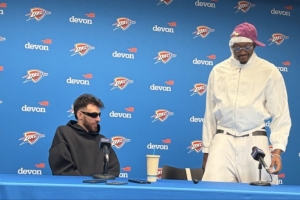 皮肤也是！杰伦威谈自己与切特穿搭：全黑和全白 就像阴和阳_高清直播